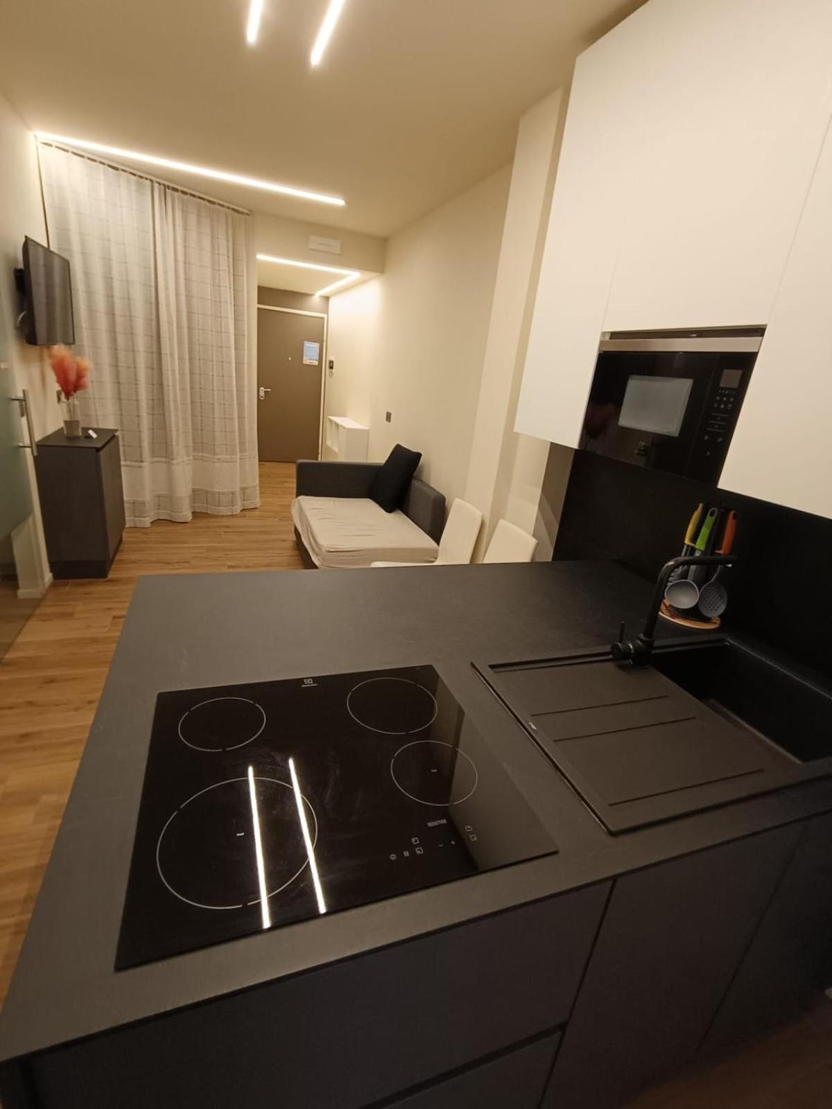 Riviera Apartments Near The Beach + Parking Розолина-Маре Экстерьер фото